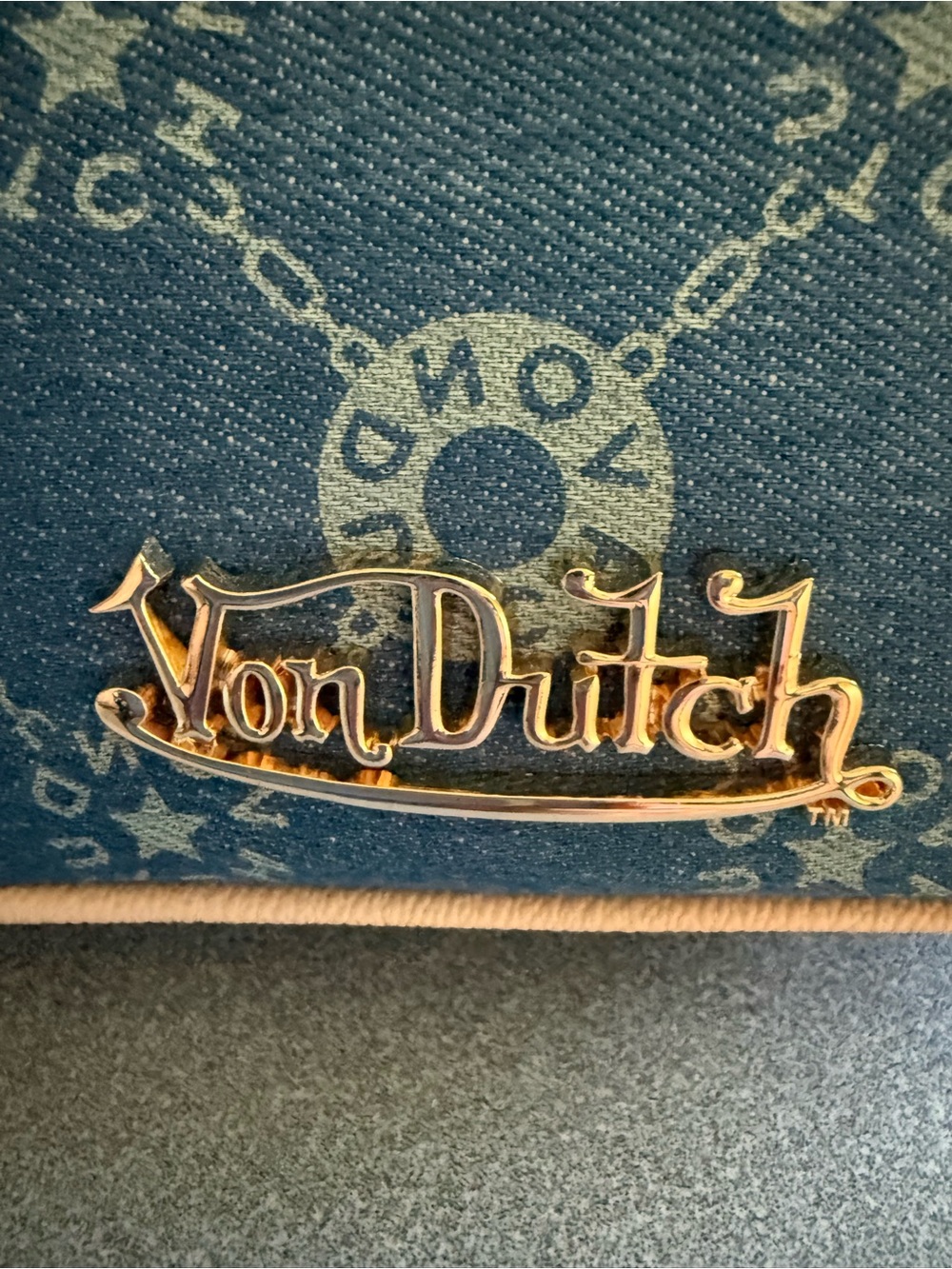 Von Dutch Blue Denim Shoulder Bag with Cream Handle and Gold Chain Charm - Picture 3 of 10